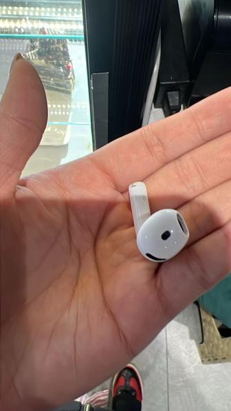 AirPods (наушники)