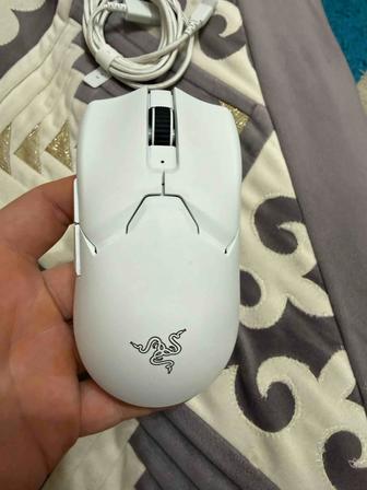 Razer viper v2 pro white.