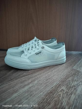 Продам мокасины женские