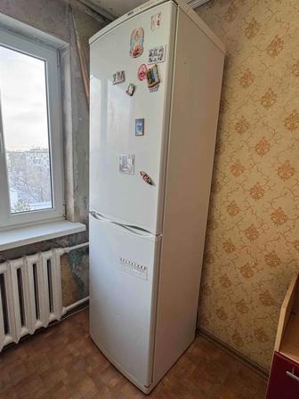 Продам холодильник б/y
