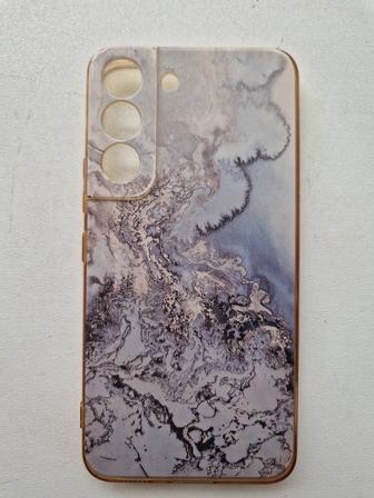 Продам чехол на Samsung S 22 в отличном состоянии.