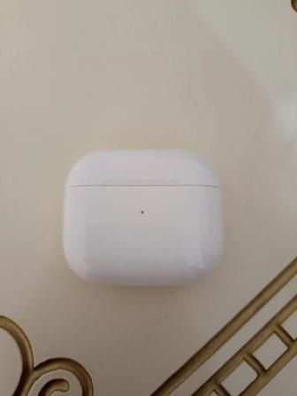 Продам кейс оригинал от Airpods 3