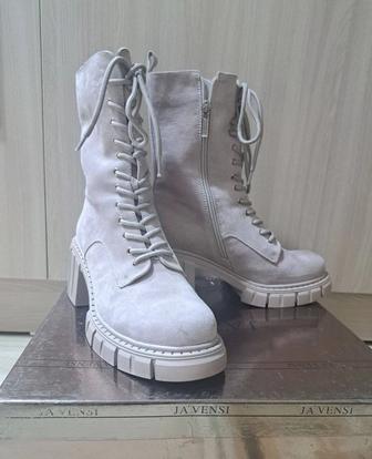 Демисезонные ботинки экко-замша 41 бежевые