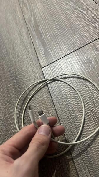 Продам зарядку на айфон