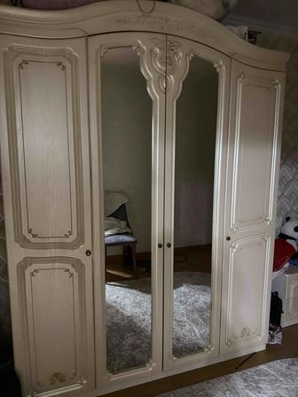 Шкаф отдам даром с комодом