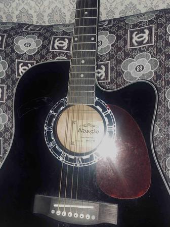 Продам гитару от Adagio