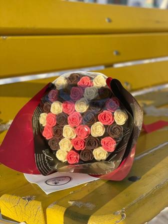 Букеты из шоколадных роз