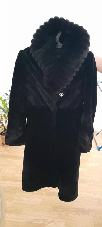 Шуба Мутон овчина. Отделка норка