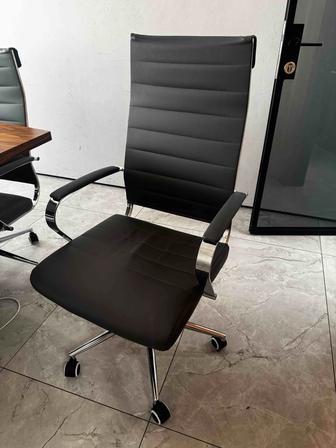 продается 12 одинаковых серых кресел