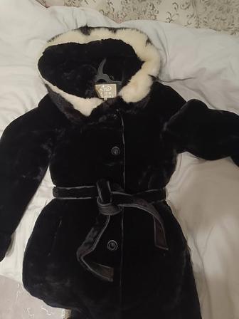 Продаю шубу очень теплая.