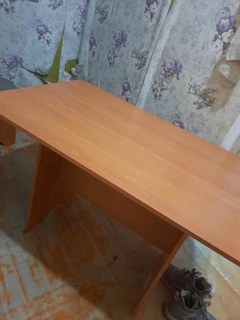 Продам кухонный стол