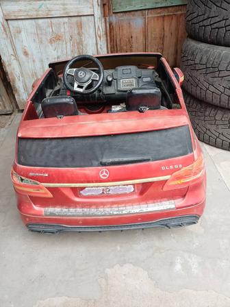 Детская электрическая машинка.