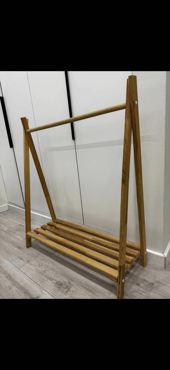 Продам вешалка для детей или студии