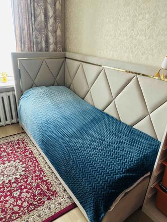 Кровать односпальная с нишей для вещей