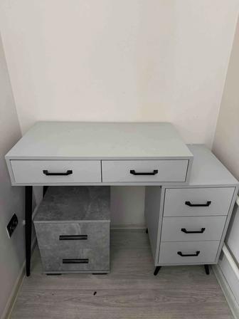 Продам туалетный столик