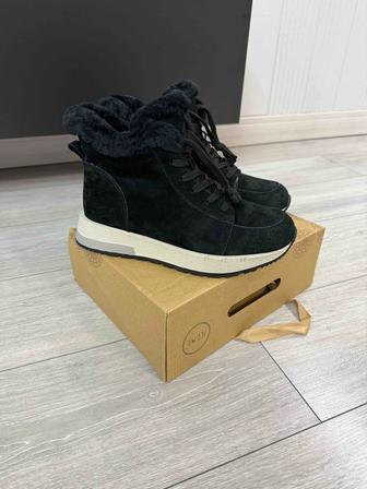 Кроссовки зимние 40 р женские