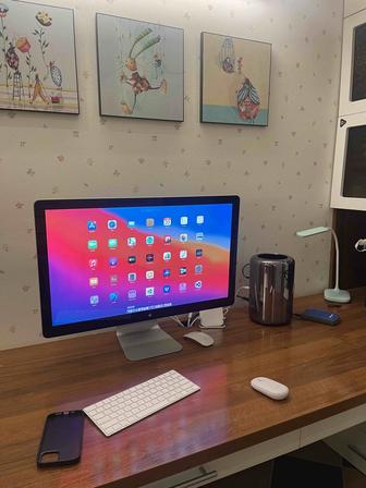 Apple Mac Pro с монитором