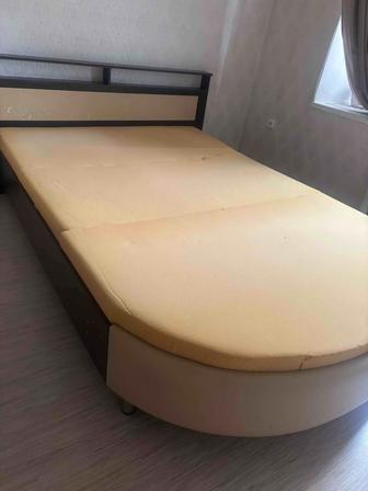 Продам двуспальную кровать