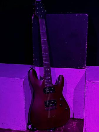 Продам гитару Шектер