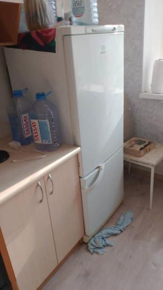 Продам старый холодильник