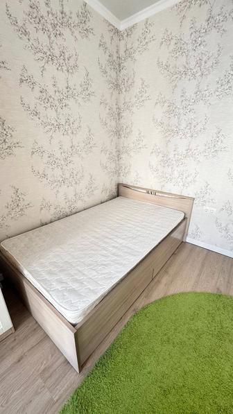 Продам кровать-полуторку размером 120х200 с матрасом