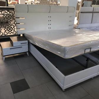 Мебель для спальни кровать без матраса тумбочки