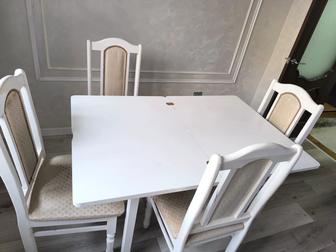 Продам кухонный стол со стульями