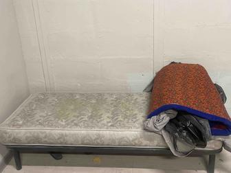 Продается кровать с матрасом