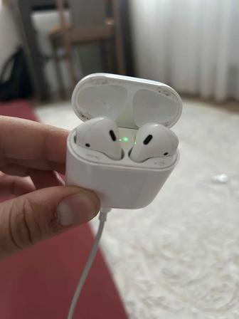 Airpods 2 оригинал. Всё работает, только слабо держит заряд.