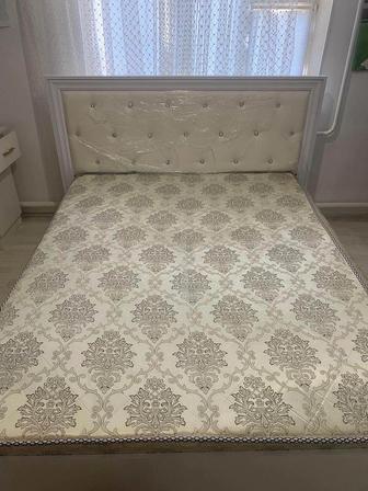 Двуспальная кровать