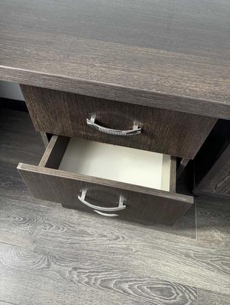 Письменный стол