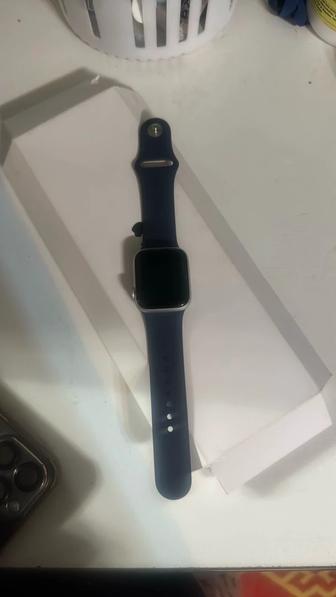 Продам Apple Watch SE