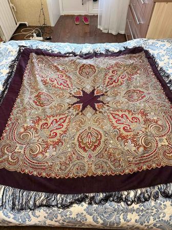 Павлопосадский шерстяной платок с шелковой бахромой