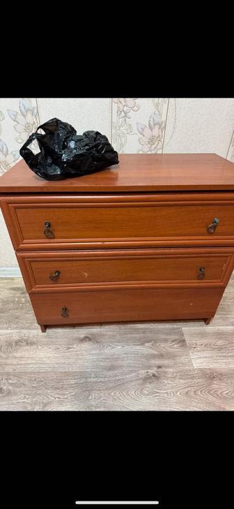 Тумбочка состояние ниже среднего