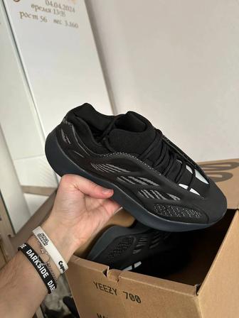 Кроссовки Adidas Yeezy Boost V3