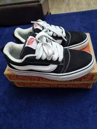 Продам кроссовки Vans