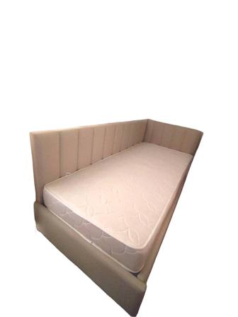 Кровать с подъемным механизмом