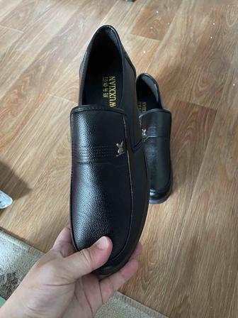 Продам новые черные туфли