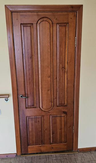 Деревянная дверь с коробкой