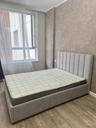 Кровать с матрасом