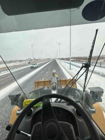 Погрузчик услуги трактор