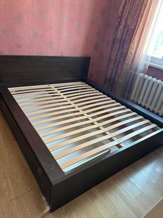 Двухместная кровать