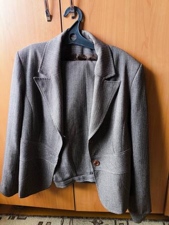 Продам качественный костюм