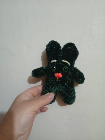 Зайчик вязаная игрушка