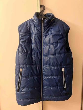 Продам 2 жилетки (одна в подарок)