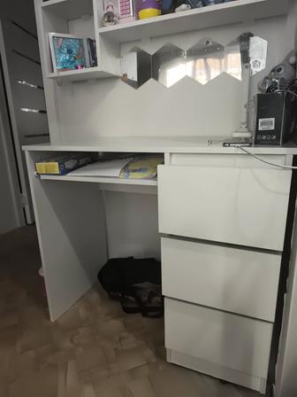 Продам письменный,рабочий стол 90х50х75