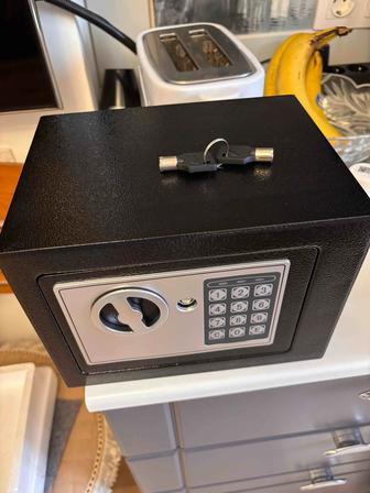 Продам сейф