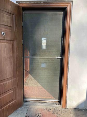 Москитная сетка антикошка на дверь б/у