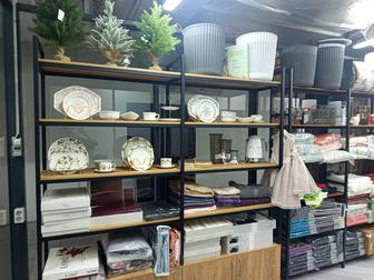 Шкафы, ресепшн, стол для бутика