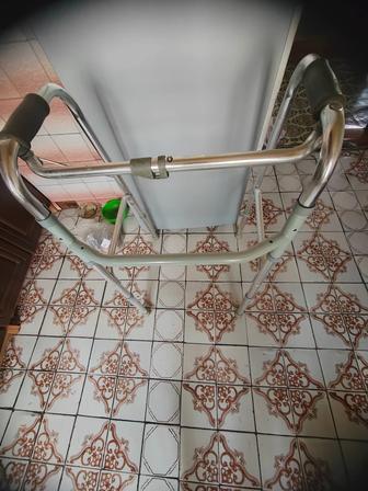 Ходунки медицинские. Шагающие, складные.